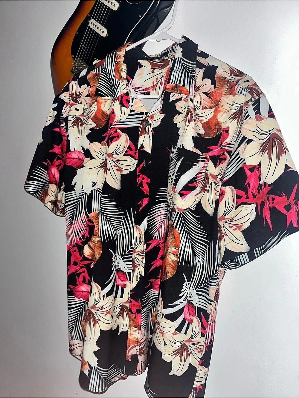 MCEDAR Floral/Luau Shirt. Men’s-MEDIUM